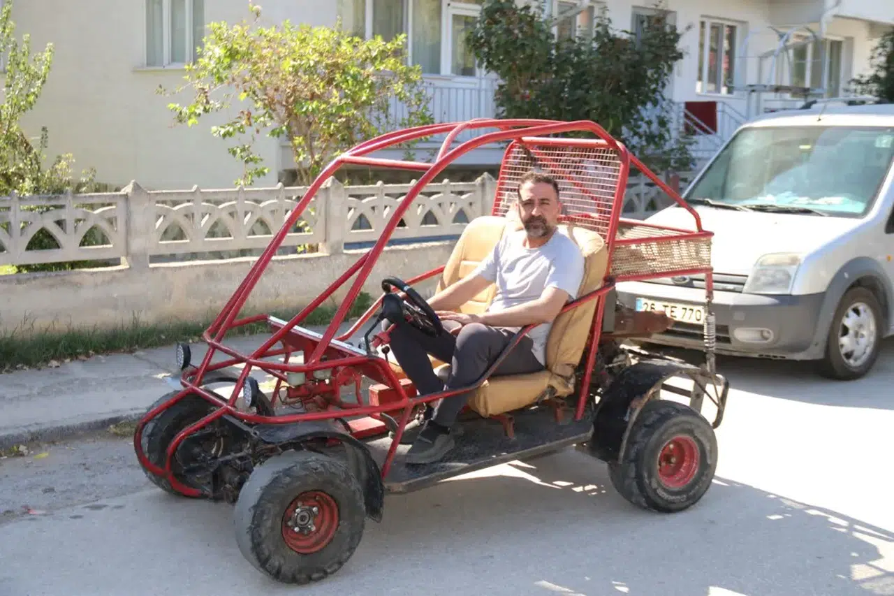 Hurdalardan 20 günde araç yaptı