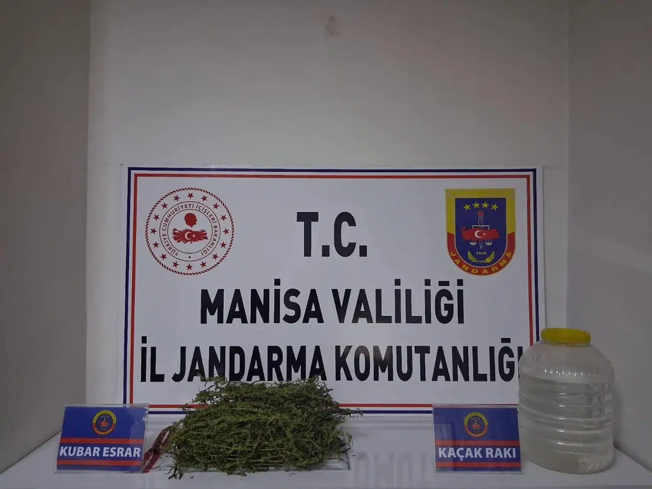 Manisa’da şüpheli evden çıkanlar şok etti