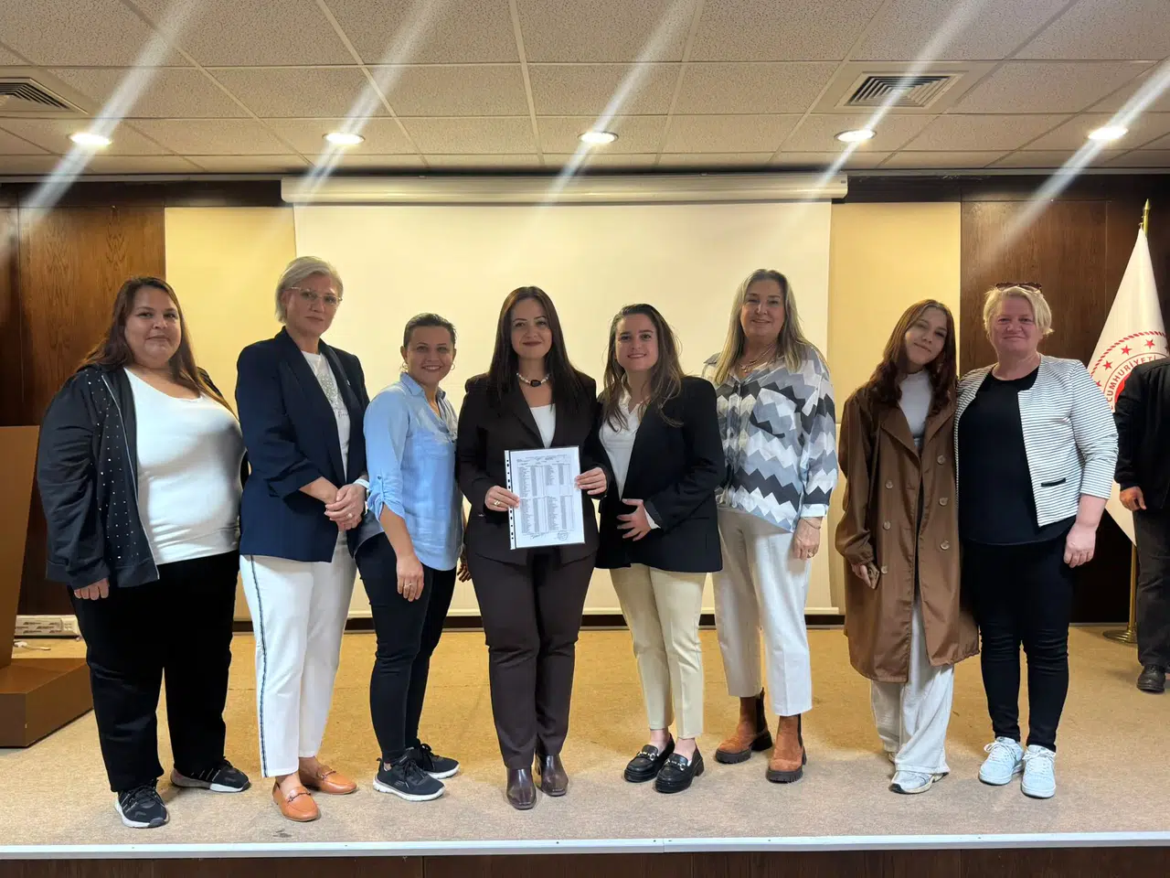 İYİ Parti Şehzadeler İlçe Başkanı Gözde Aytaç mazbatasını aldı