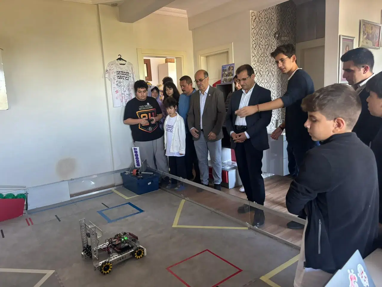 Kaymakam Güldoğan, geleceğin bilim insanlarını ziyaret etti