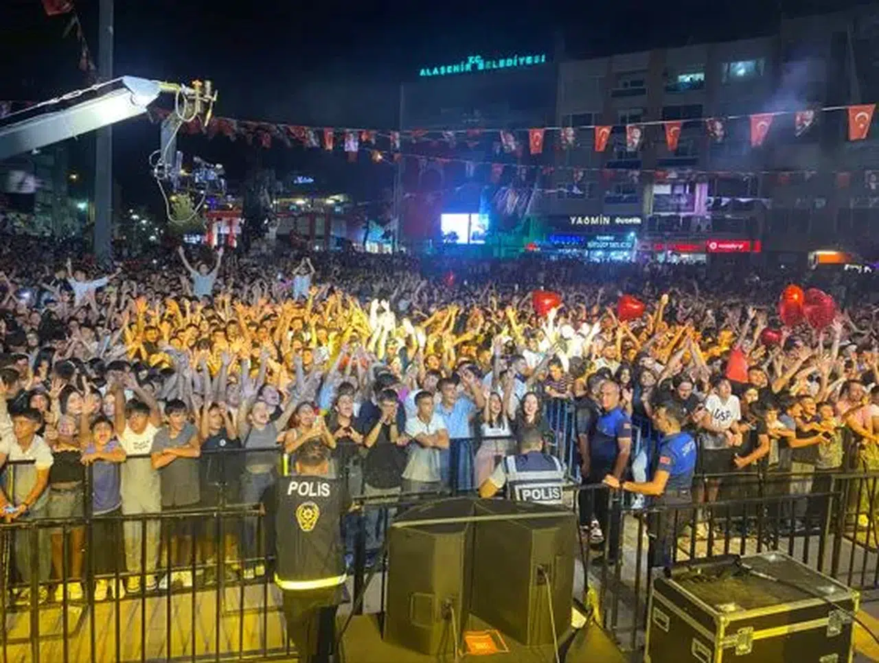 Alaşehir'de Aleyna Tilki rüzgarı esecek