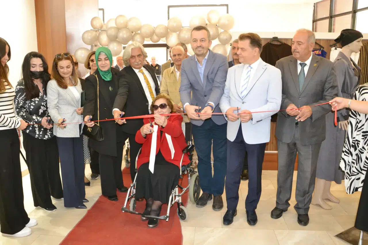 Kursiyer kadınların eserleri sergilendi