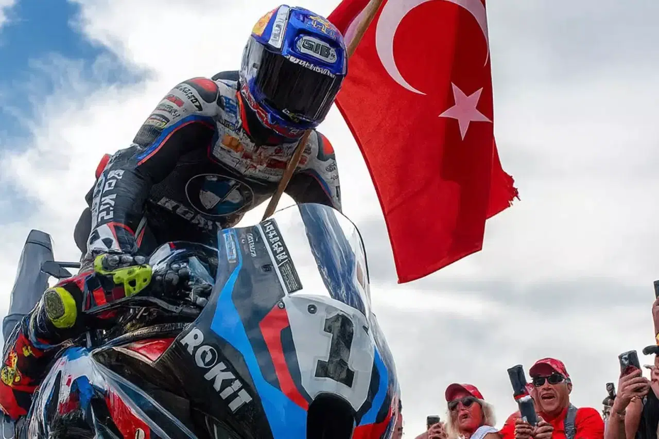 Toprak Razgatlıoğlu 3. kez dünya şampiyonu