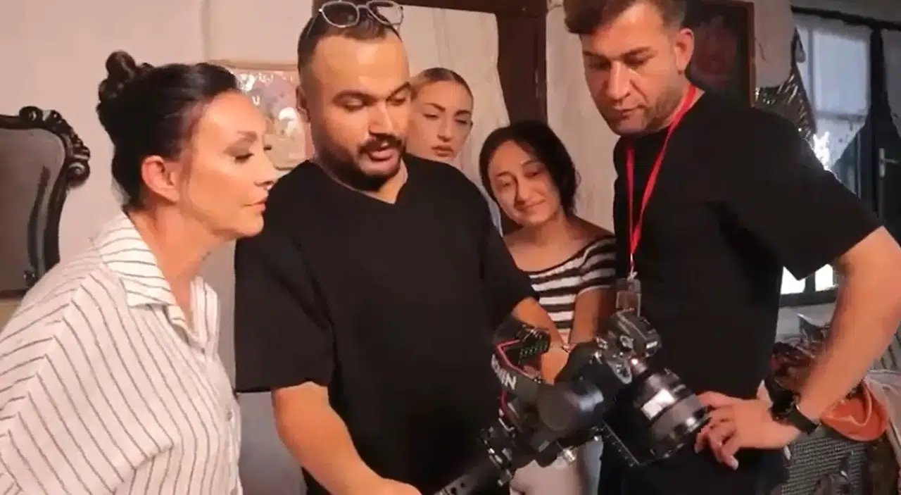 Hayatını kaybeden ünlü şarkıcının kamera arkası görüntüleri ortaya çıktı