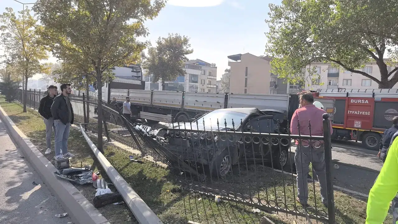 Öndeki araca makas atarken ölümden döndü