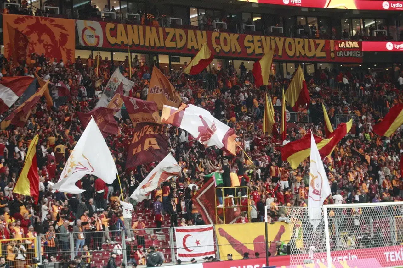 Galatasaray taraftarı kara kara düşünüyor! Takımın yıldızı 2 maç yok