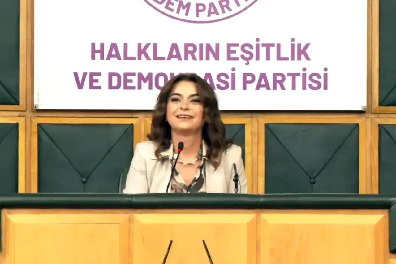 TBMM'de ilk! Öcalan için "çok yaşa" sloganları attılar