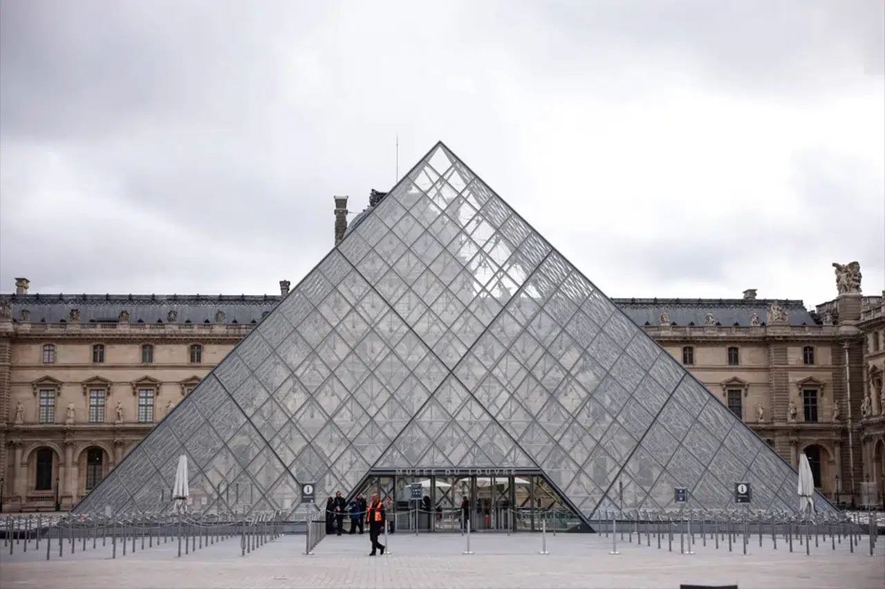 Louvre Müzesi soygununda 2 gözaltı