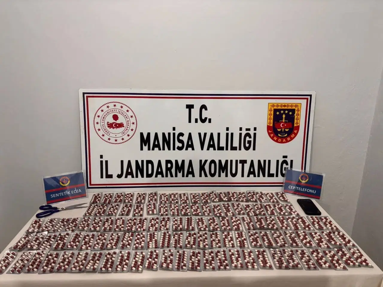Manisa'da jandarma uyuşturucuya geçit vermiyor