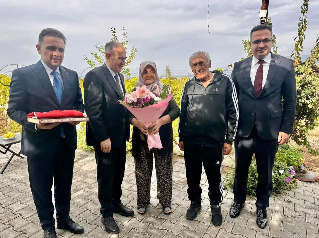 Vali Özkan'dan şehit ailesine ziyaret