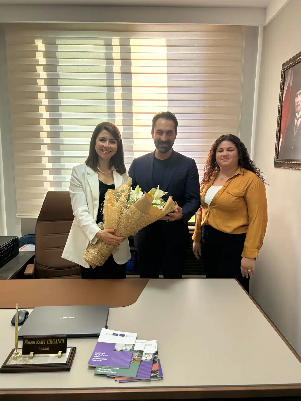 Mücahit Arınç karış karış Manisa'yı geziyor