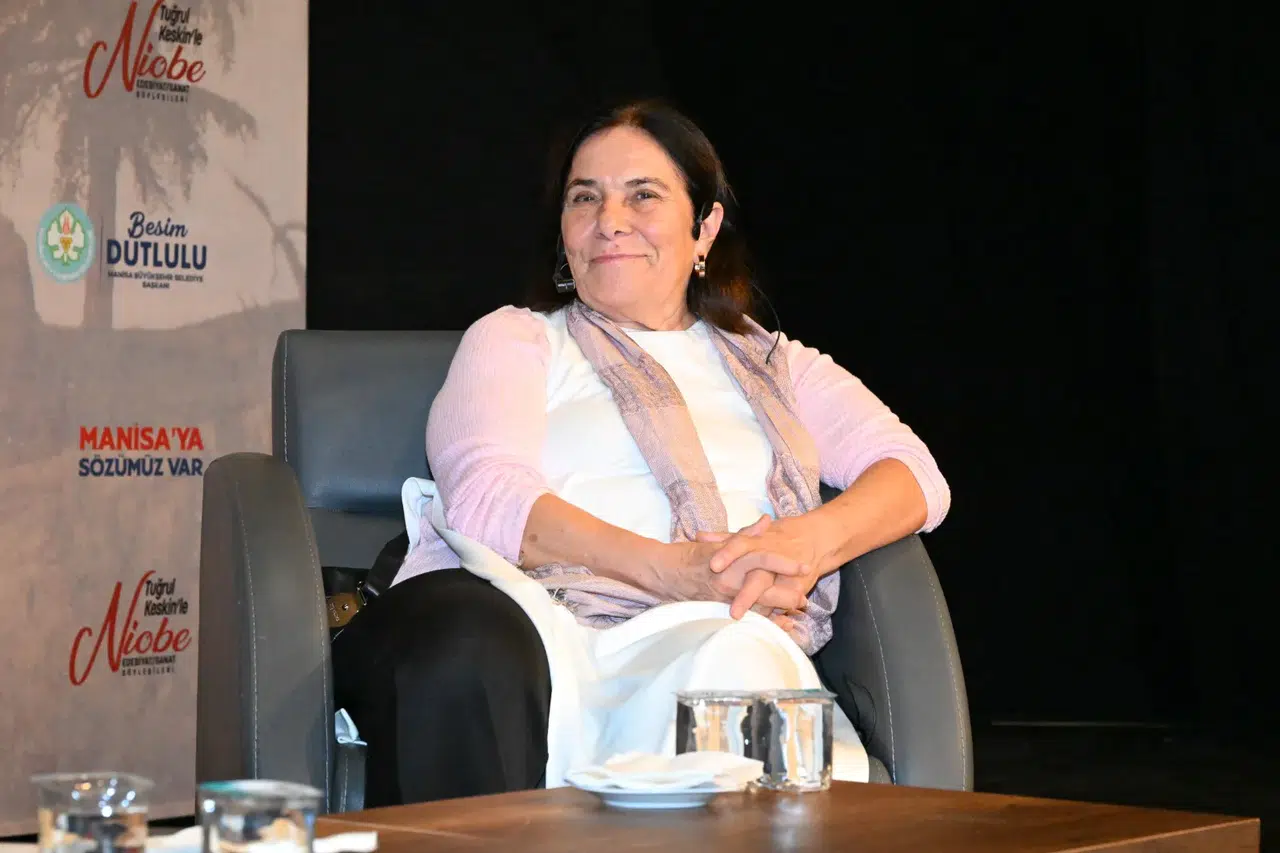 Latife Tekin Manisa'da söyleşiye katıldı