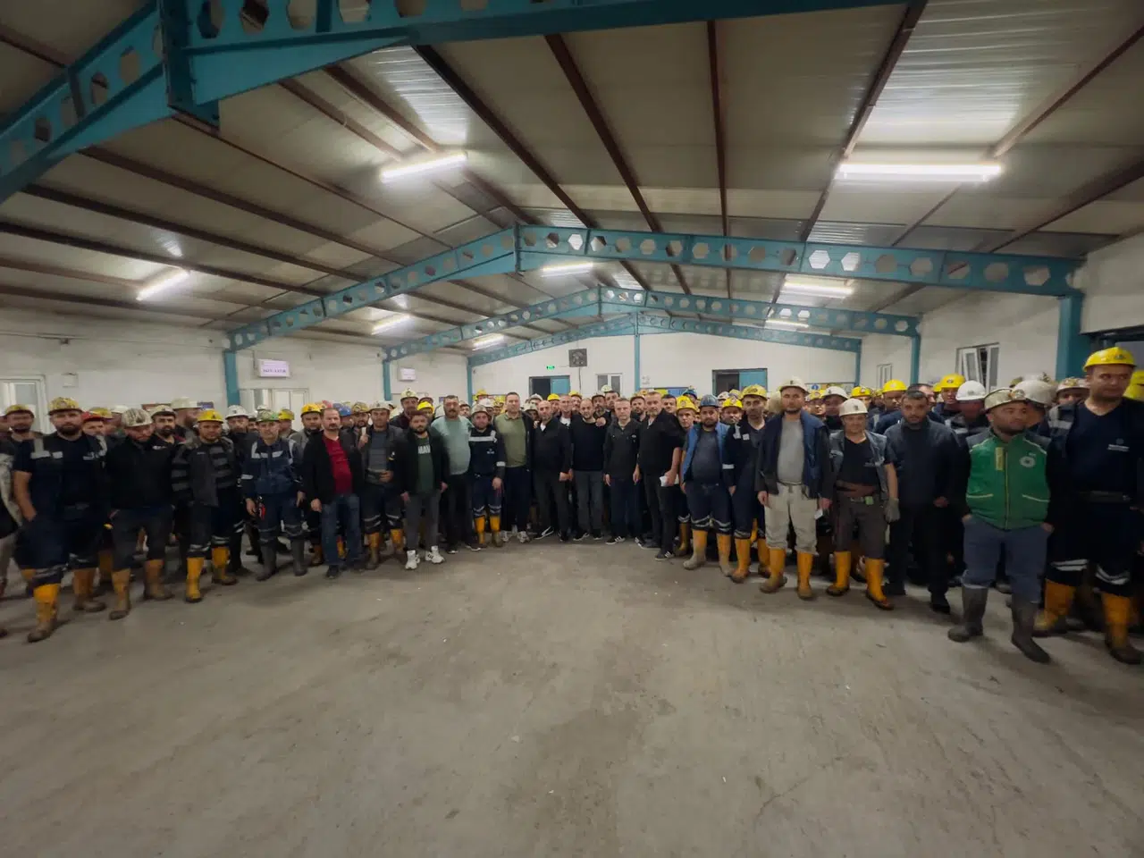 Yeni Anadolu Madencilik işçileri iş yavaşlatma eylemi başlattı