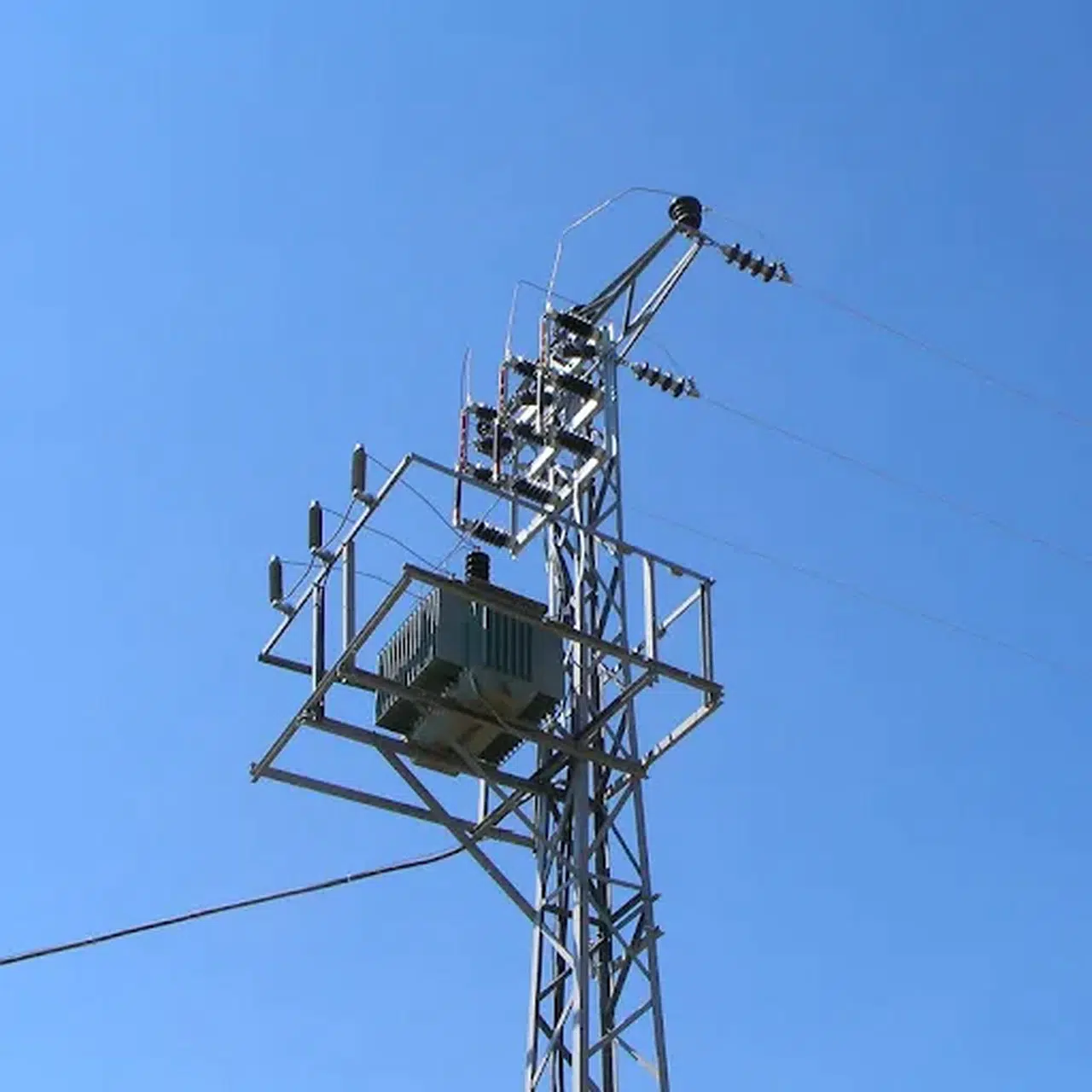 Çalışmak için çıktığı elektrik direği sonu oldu