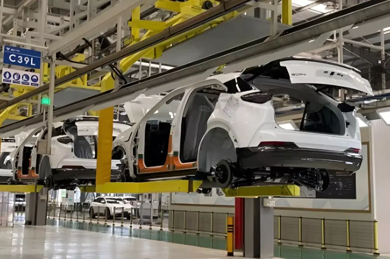 Dünyaca ünlü otomotiv devi iflas bayrağını çekti