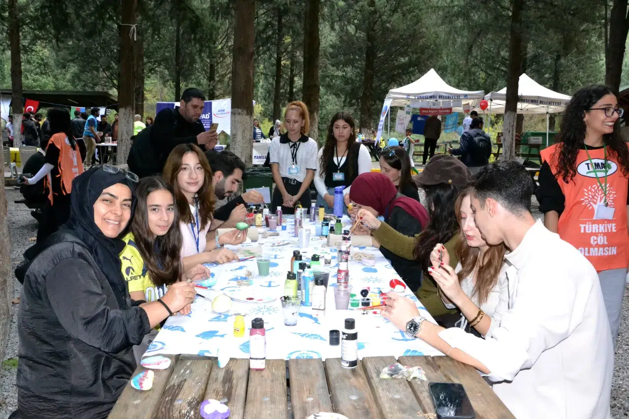MANİSA’DA UMUT VAGONU 2. GÖNÜLLÜLÜK FESTİVALİNİ GERÇEKLEŞTİRDİ