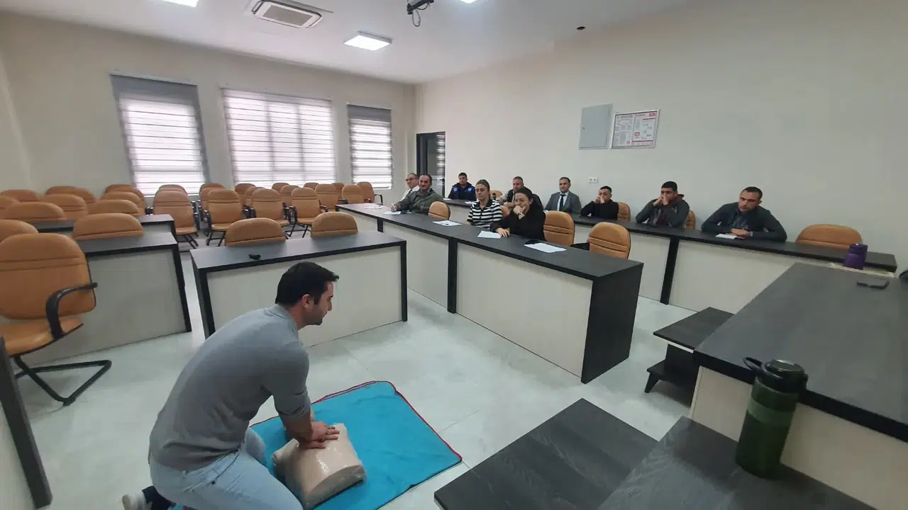 Manisa İl Sağlık Müdürlüğü'nden belediye personeline ilk yardım eğitimi