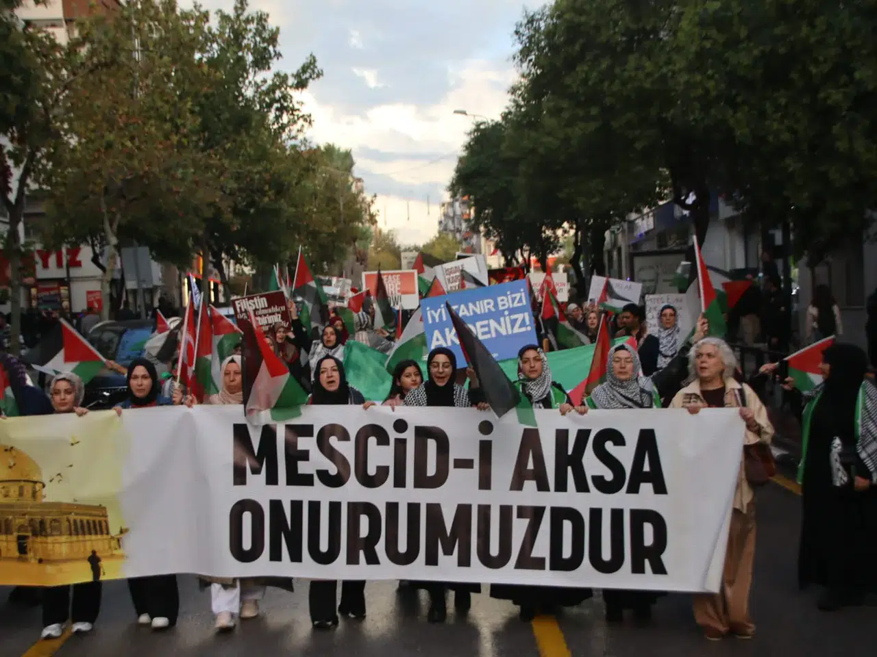 Manisa'da Gazze'ye destek yürüyüşü
