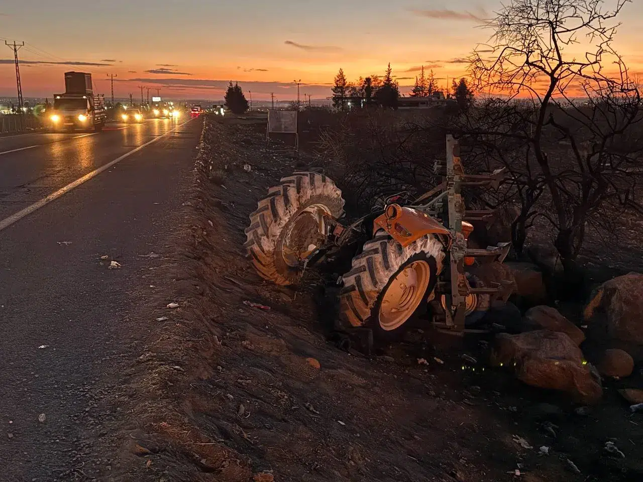 Arazi sürmeye giderken canlarından oluyorlardı