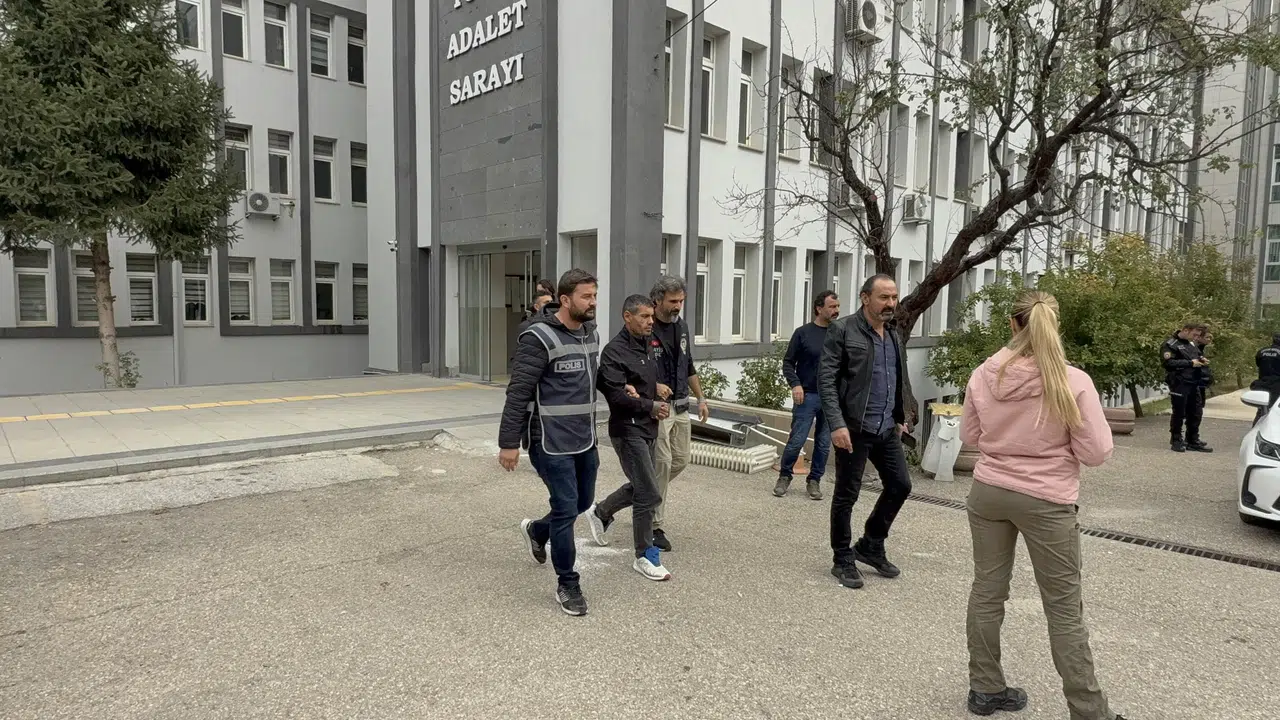 Gerçek polislerden sahte polise suç üstü