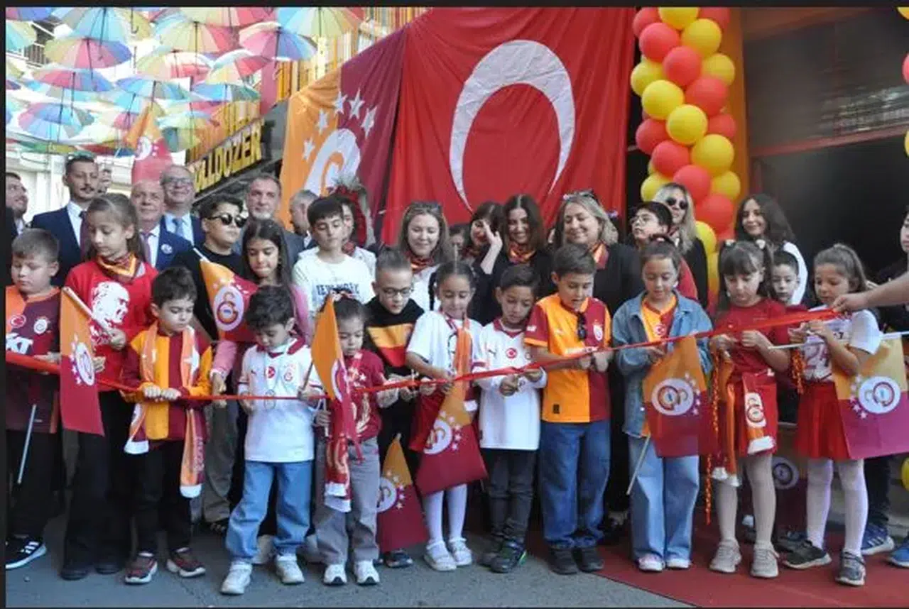 İlçedeki Galatasaray Taraftarlar Derneği'ni minikler açtı