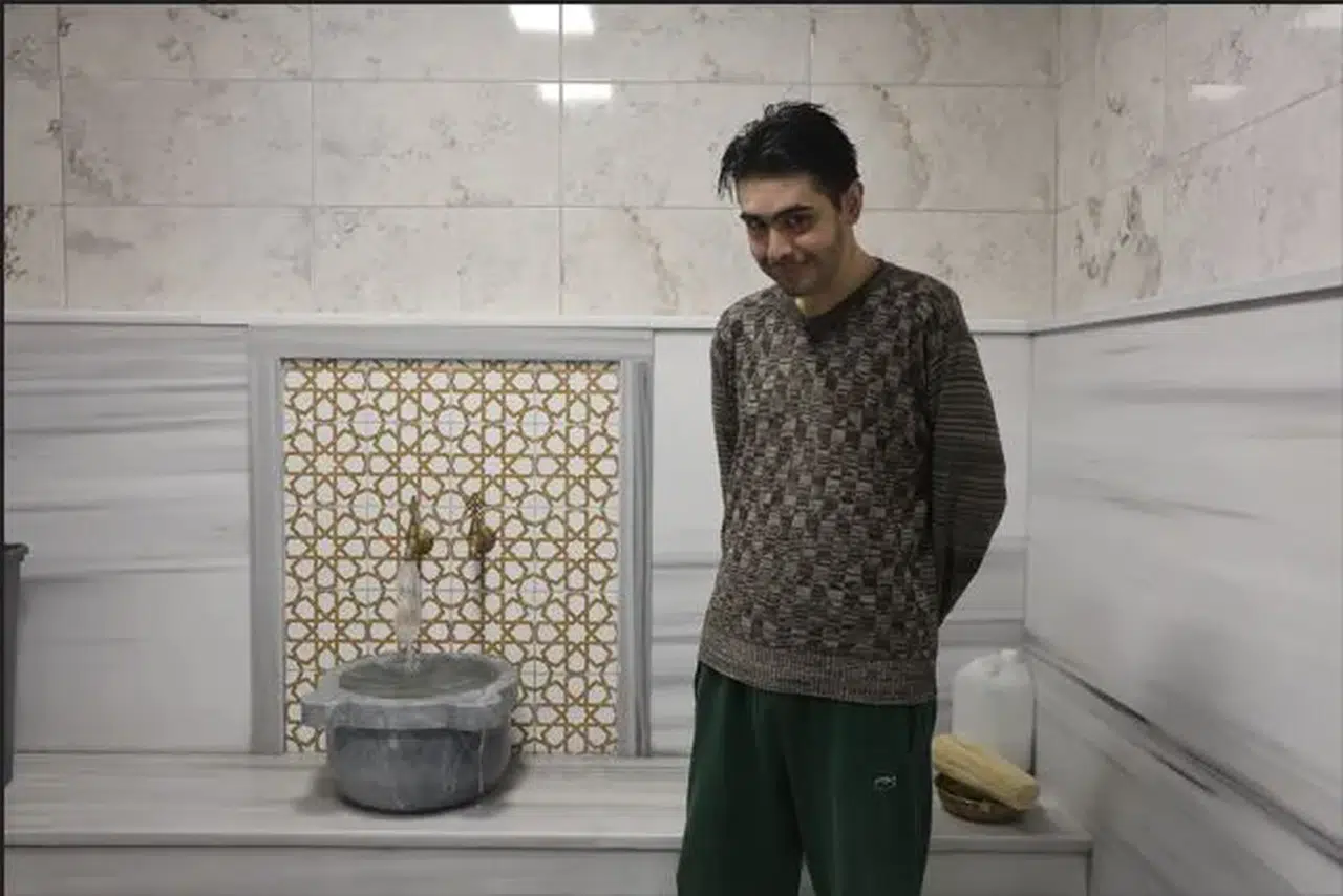 İkna olup 3 yıl sonra duş aldı!