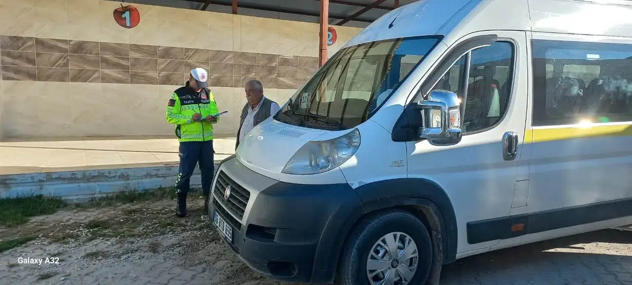 Selendi’de okul servisleri sıkı denetimden geçti