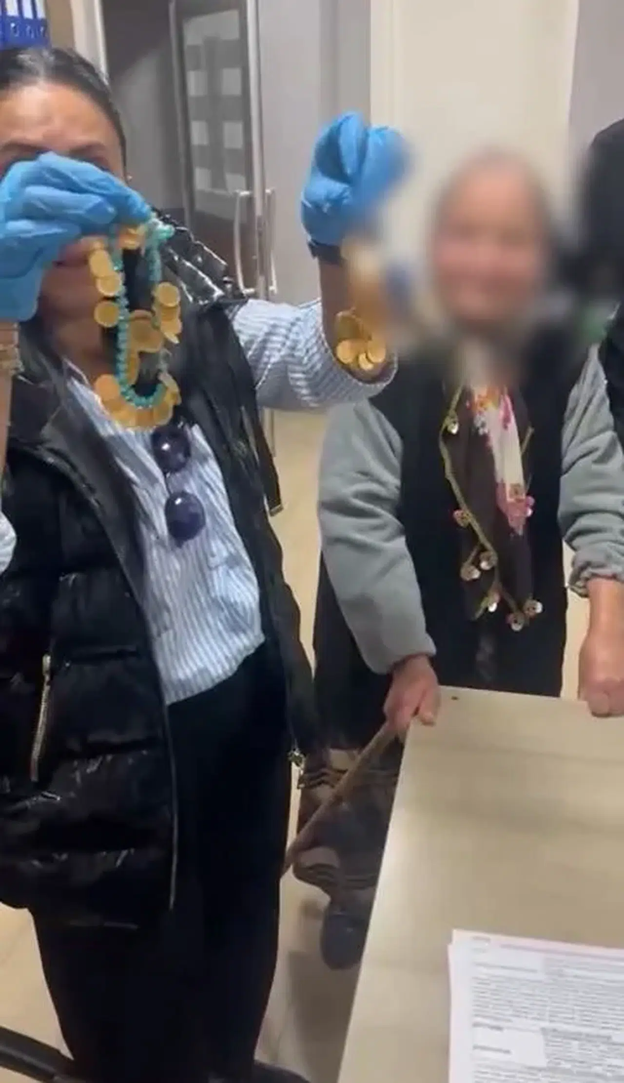 Dilencinin üstünden çıkanlar şok ettti