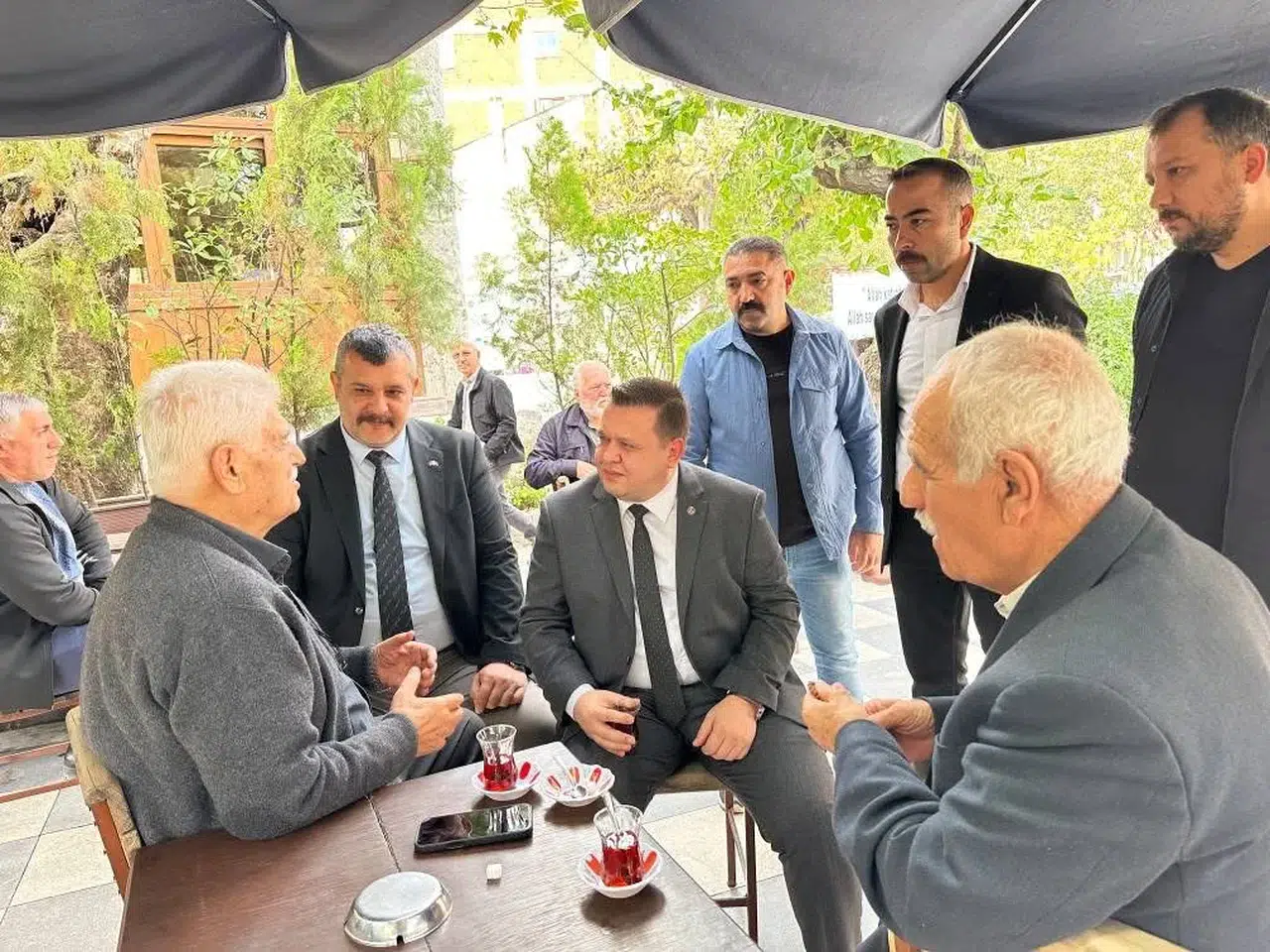 MHP Manisa teşkilatı vatandaşlarla buluştu