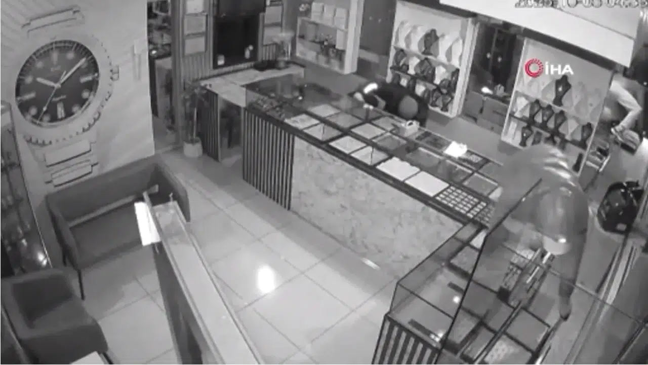 1 saatte kilolarca altını götürüp gittiler