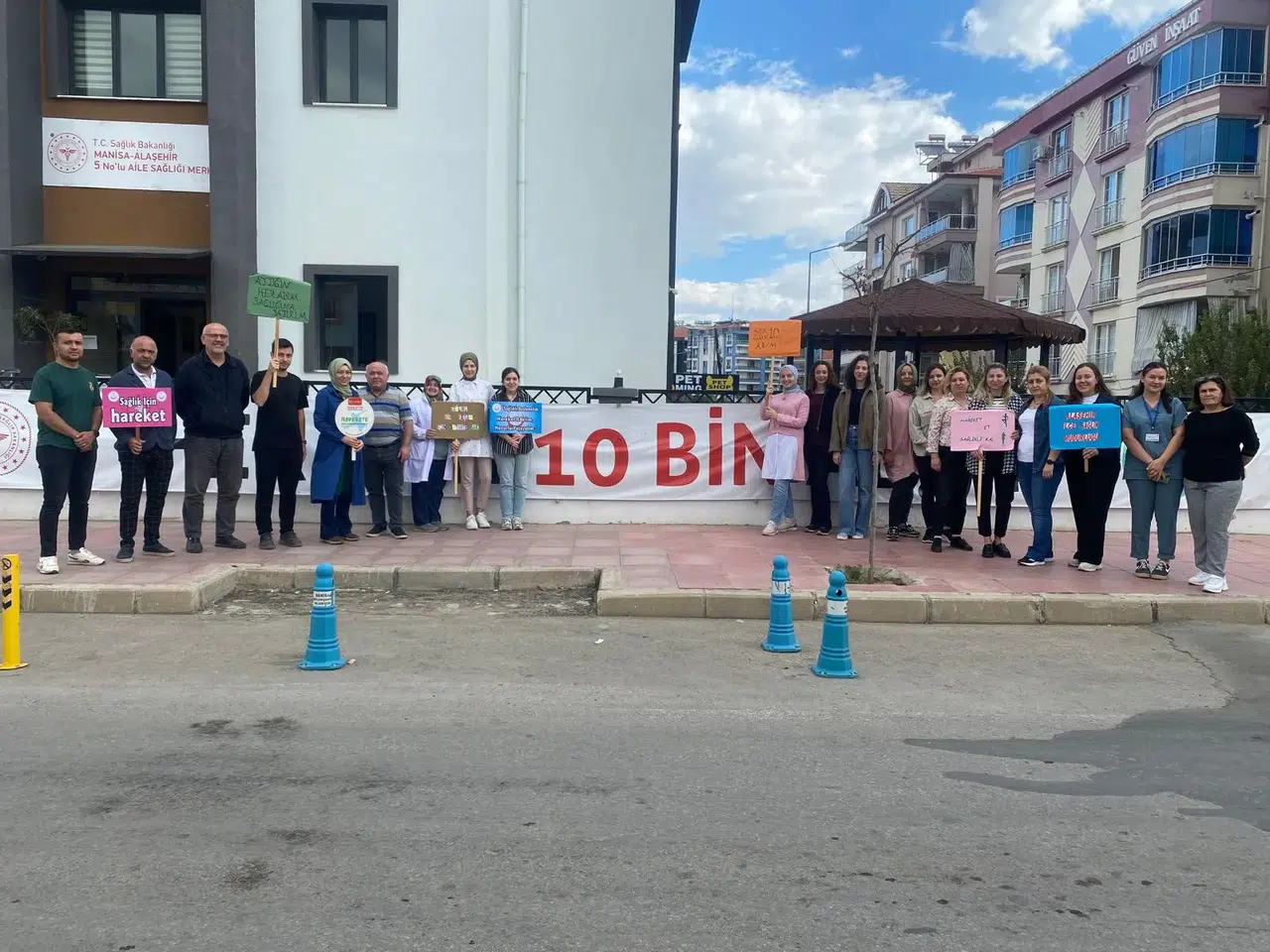 Alaşehir'de sağlık için yürüdüler