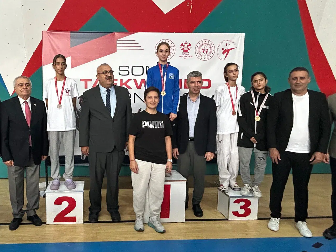 Şehzadeler Belediyesi sporcuları madalyaları topladı