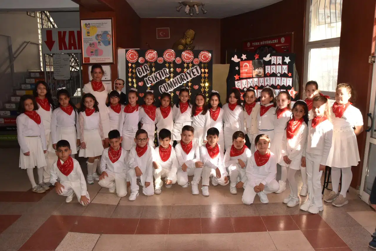 Halil Yurtseven İlkokulu'nda Cumhuriyete yakışır kutlama
