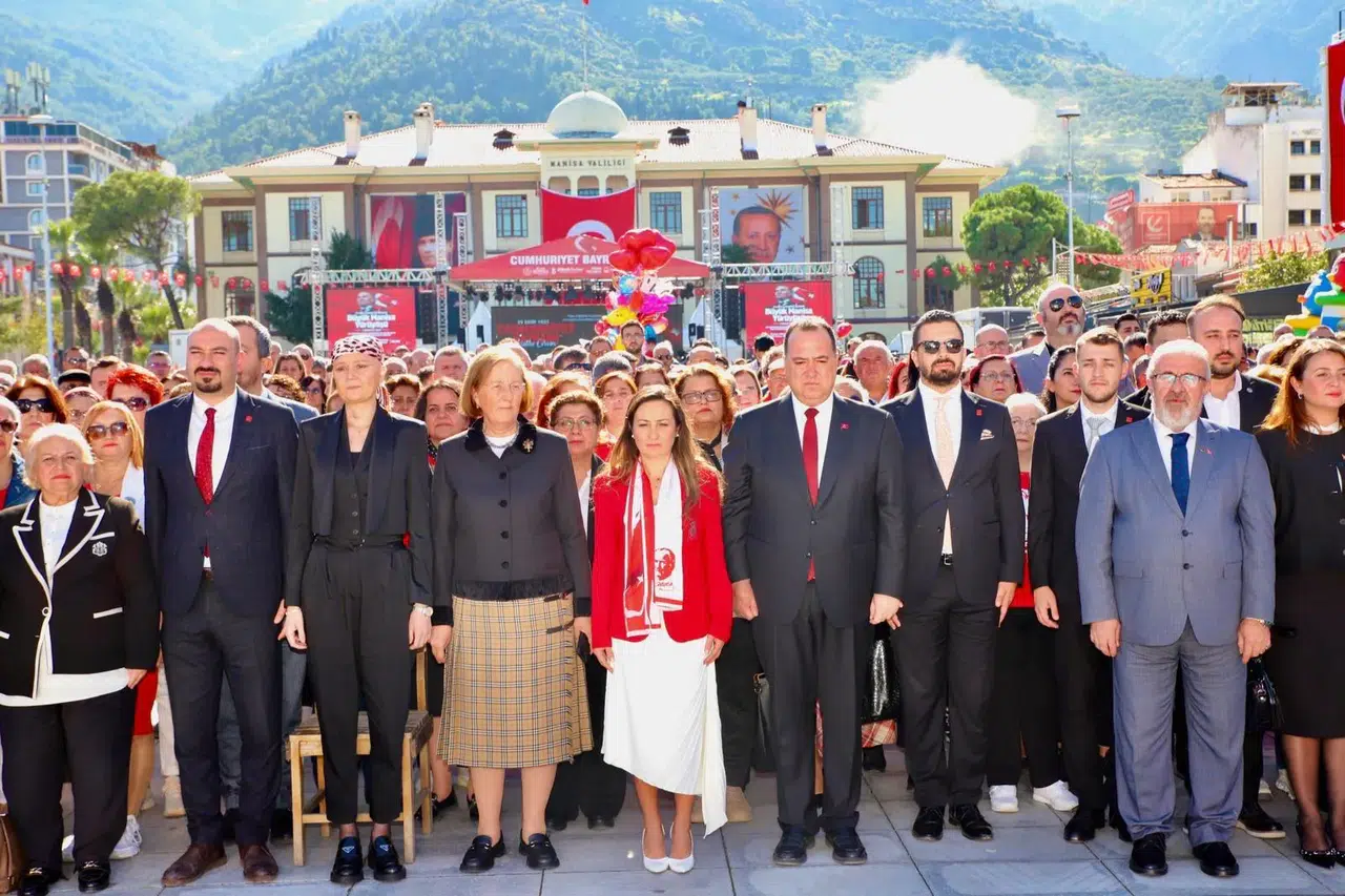 CHP Manisa’da alternatif Cumhuriyet Bayramı düzenledi