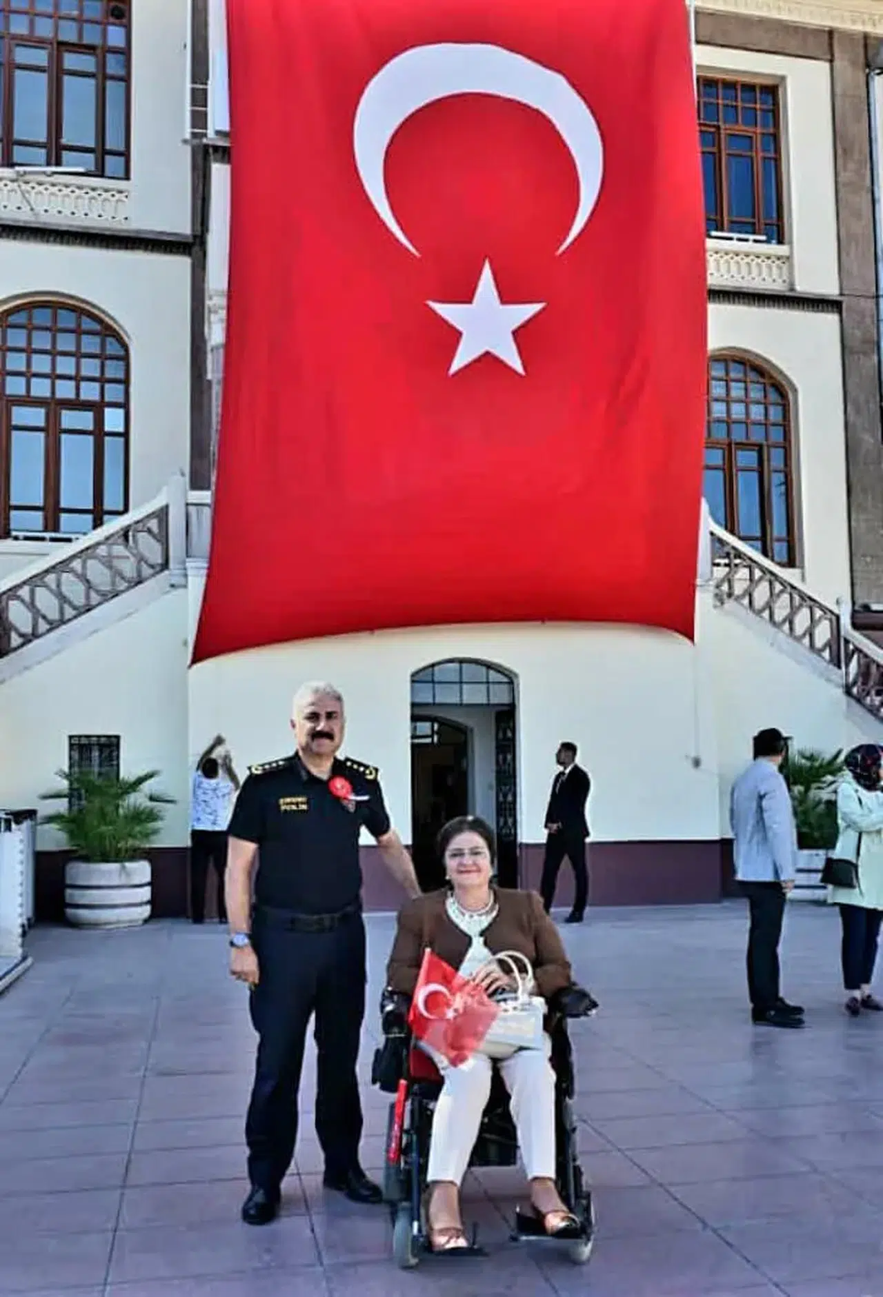 Bedensel Engelliler Derneği'nden Müdür Aktaş'a teşekkür