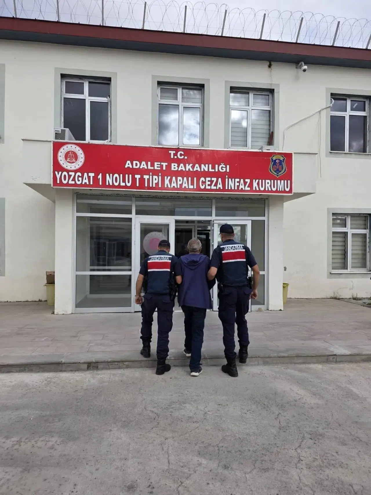 Yaşlı çifti öldüren katil zanlısı cezaevinde kalp krizi geçirdi