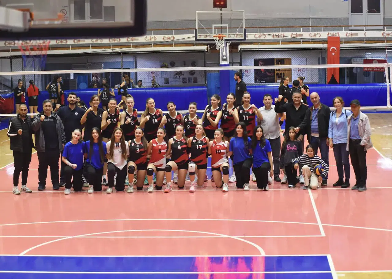Yunusemre Belediyespor voleybolda bir yeni başarı daha