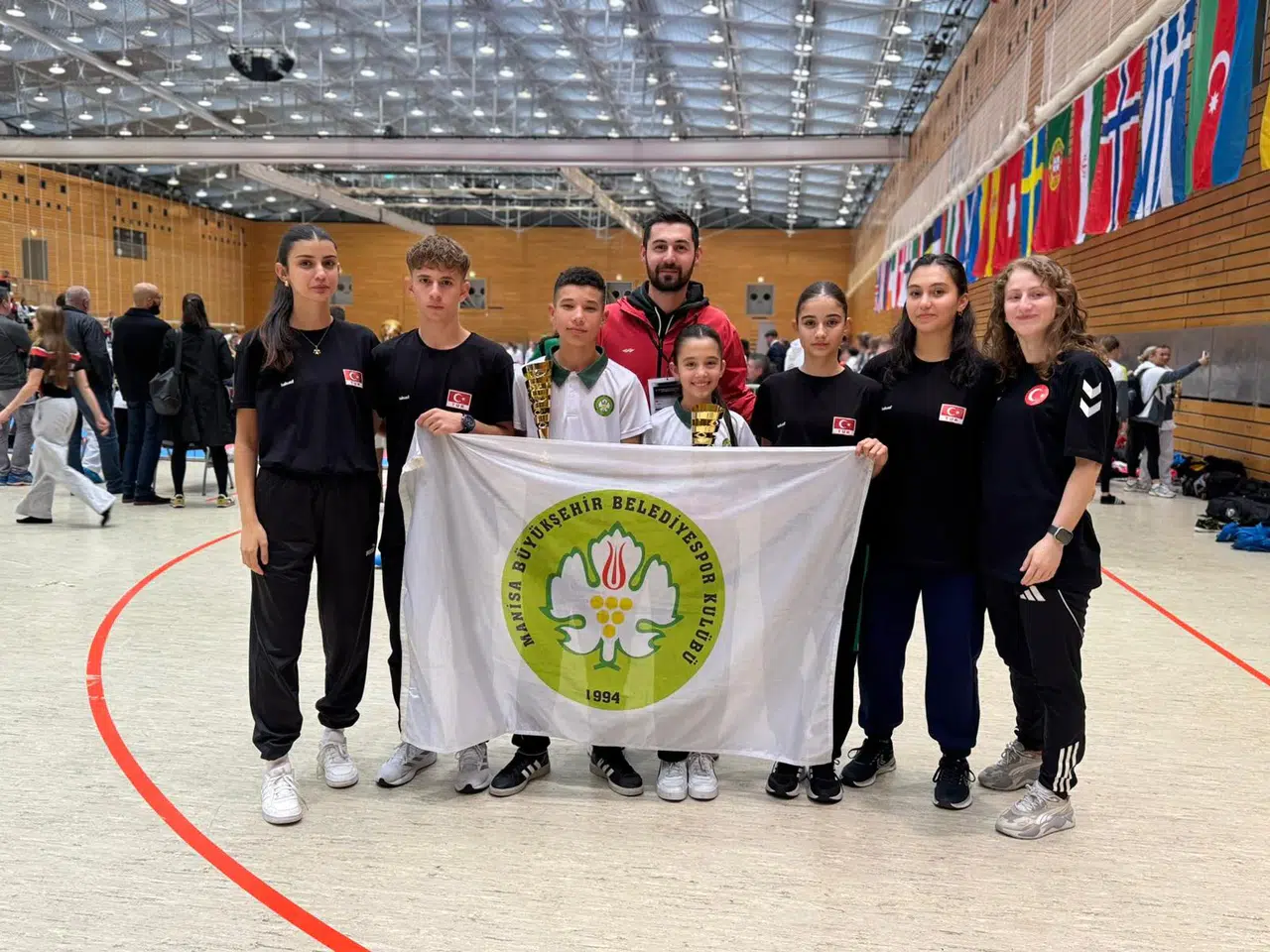 Manisalı karateciler madalyalara doymadı