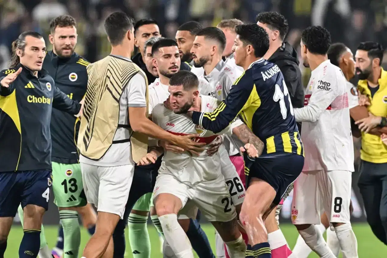 Atılan manşetleri görmeniz lazım! Bütün ülke Fenerbahçe'yi konuşuyor