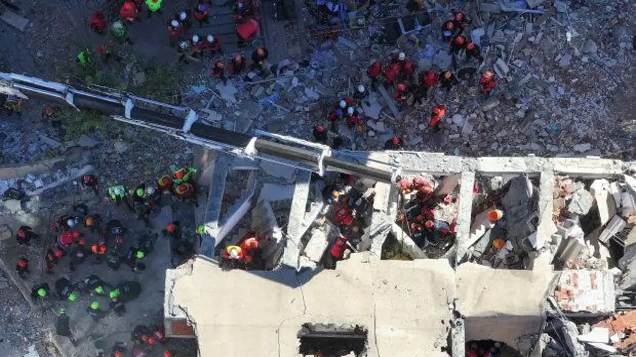 Gebze'de 7 katlı bina çöktü! Acı haberler peş peşe geldi