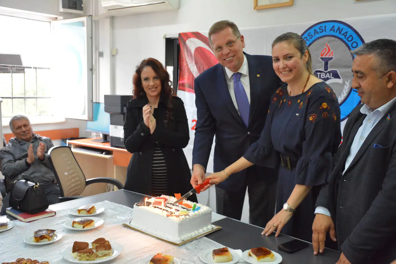 MANİSA TİCARET BORSASI BAŞKANI SADIK ÖZKASAP’TAN ÖĞRETMENLER GÜNÜ ZİYARETİ