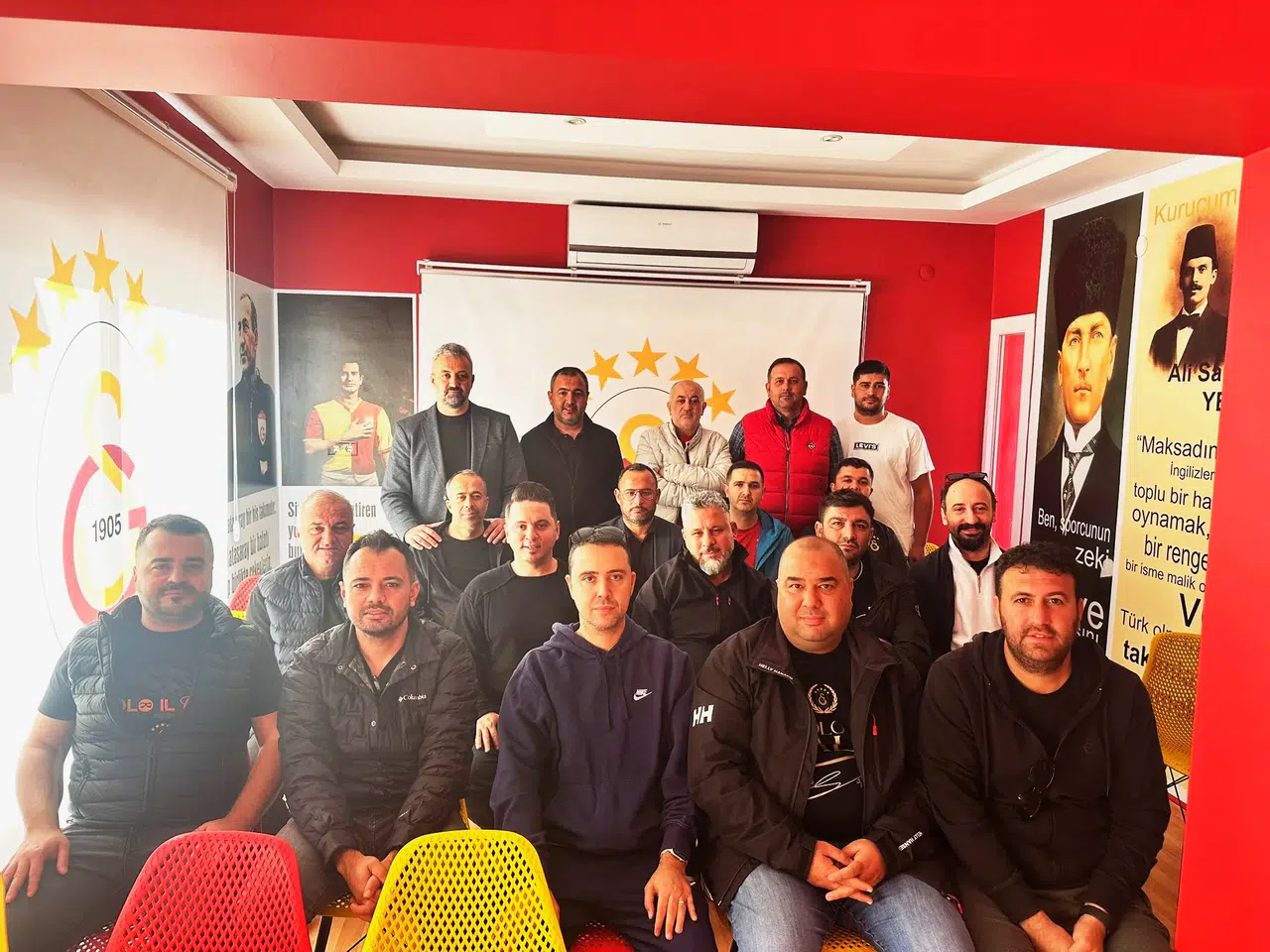 Salihli Galatasaray Taraftarları Derneği’nde Uğur Özçelik güven tazeledi