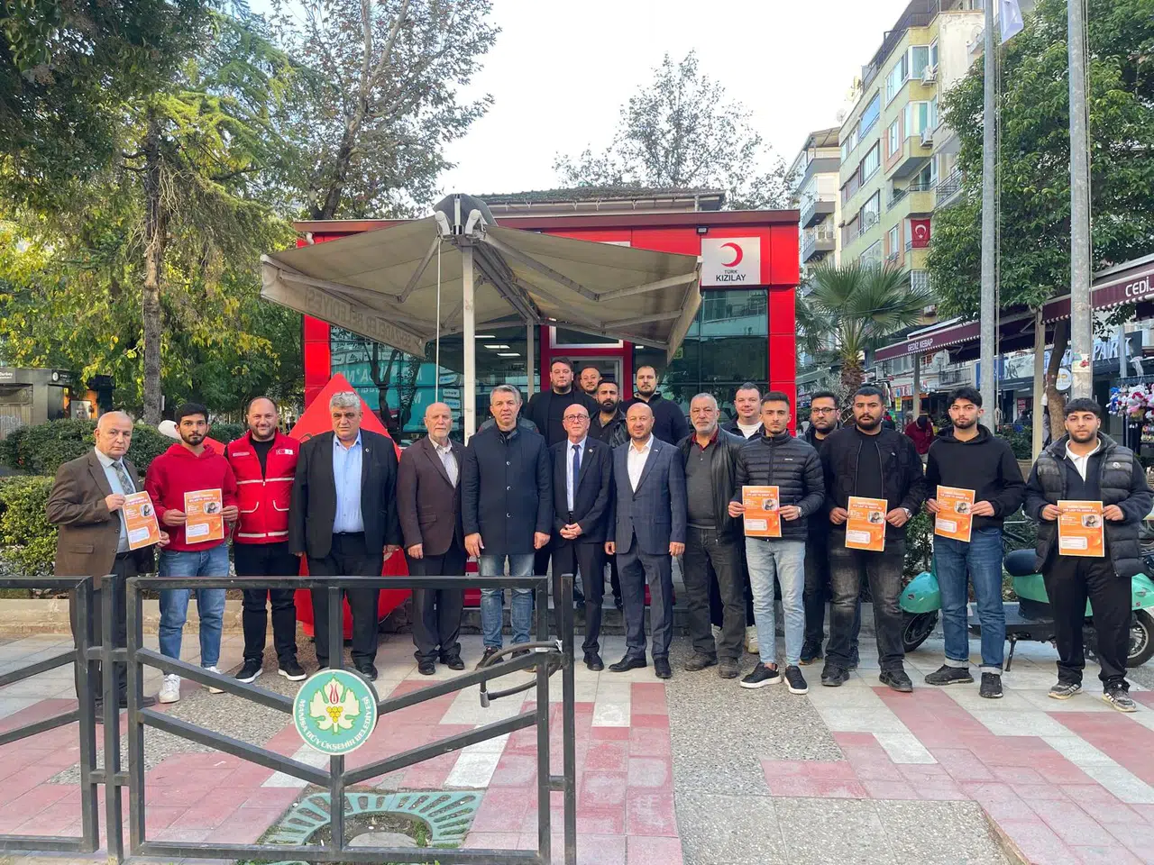 Manisa Celali Aşireti gençlerinden Kızılay’a kan bağışı