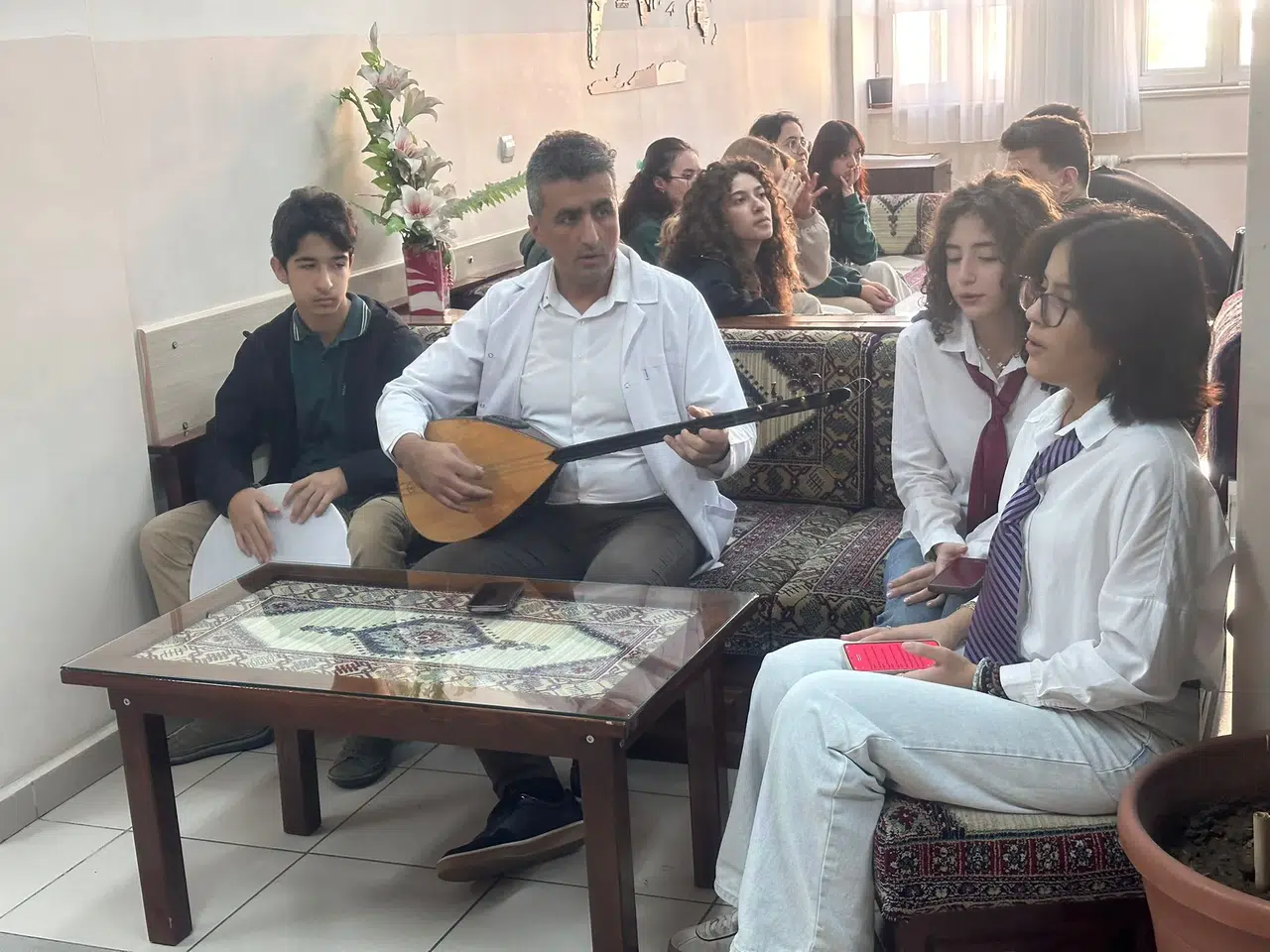 Manisa Fen Lisesi’nde “Sanat Köşesi Türkü Buluşmaları” başlıyor