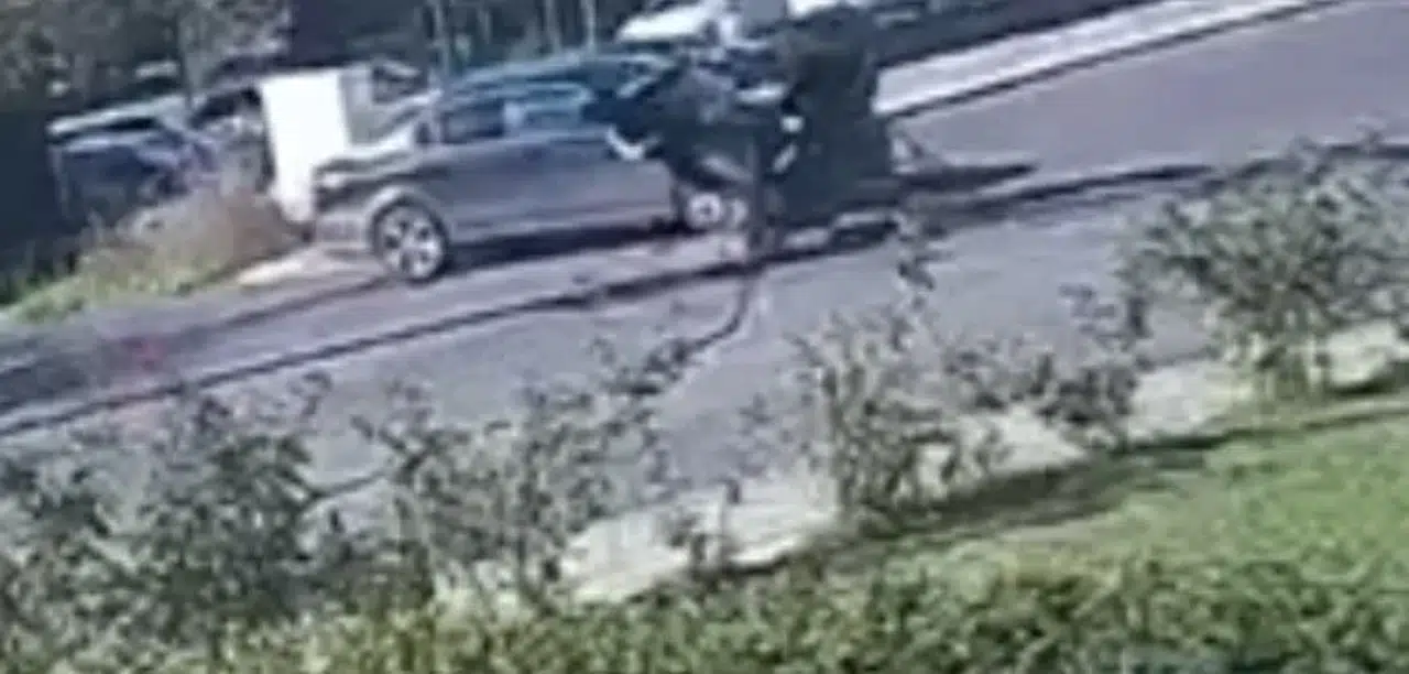 Kontrolden çıkan motosiklet lokanta bahçesine daldı