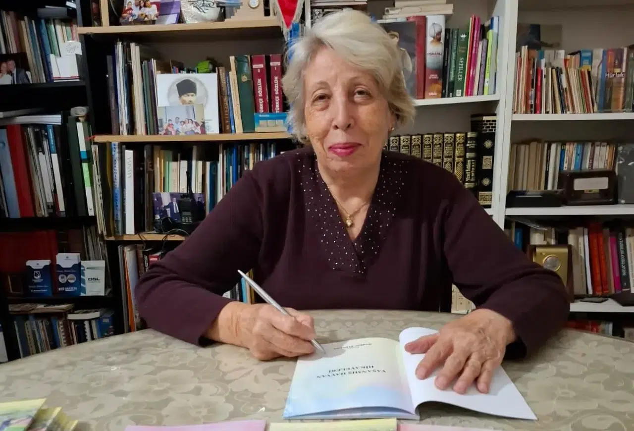 Manisa'da öğretmenlik yapan Sadberk Filizkan'ın kitapları okurlarla buluşuyor