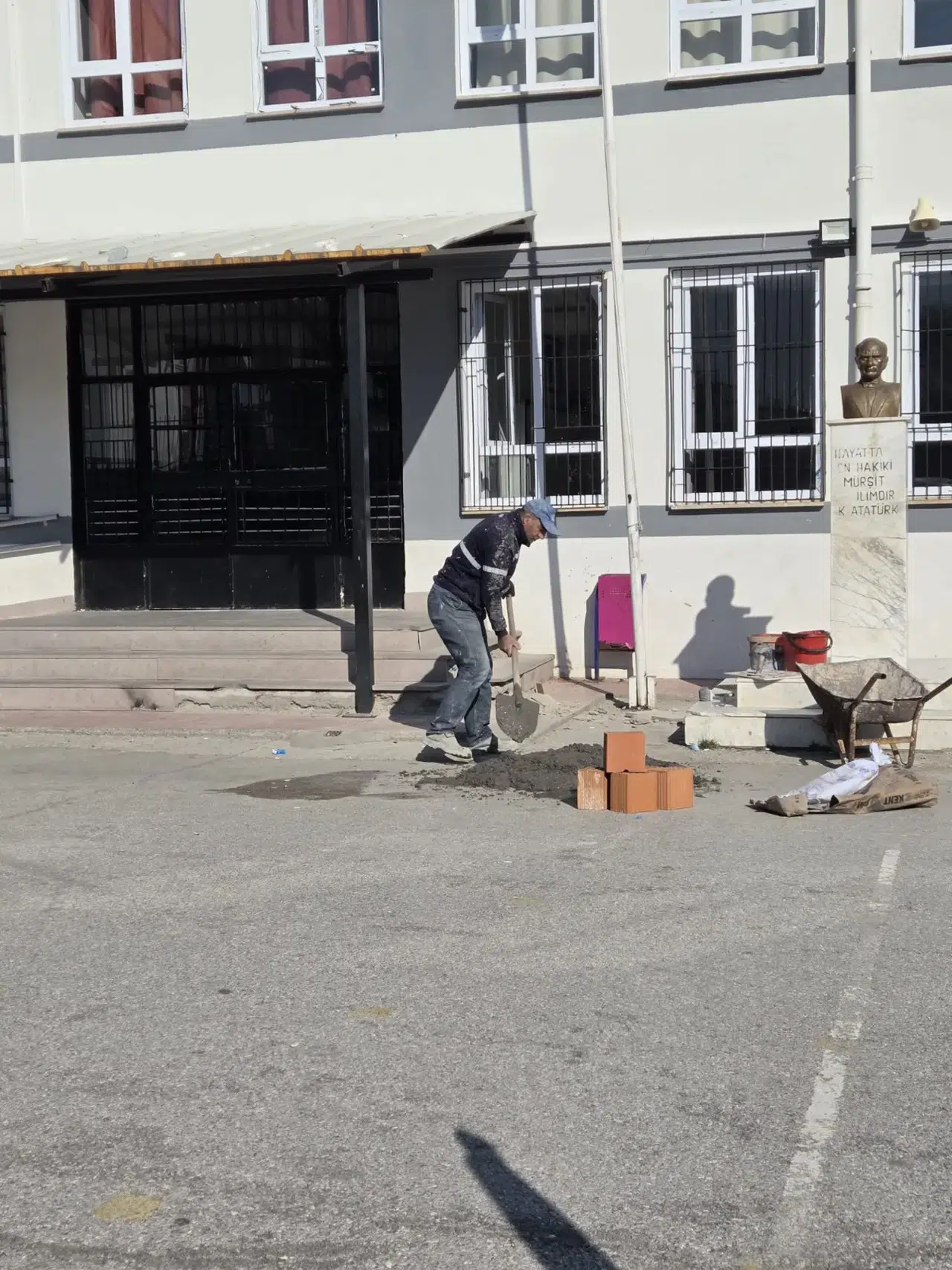 Dr. Ömer Faruk Meriç Ortaokulu’nda eğitim ortamı güzelleşiyor