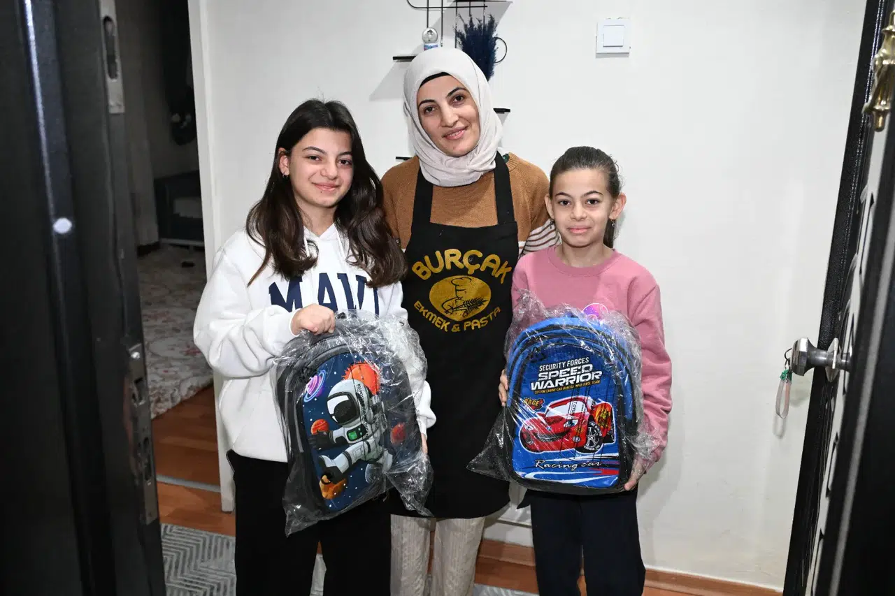 Manisa Büyükşehir'den binlerce öğrenciye destek