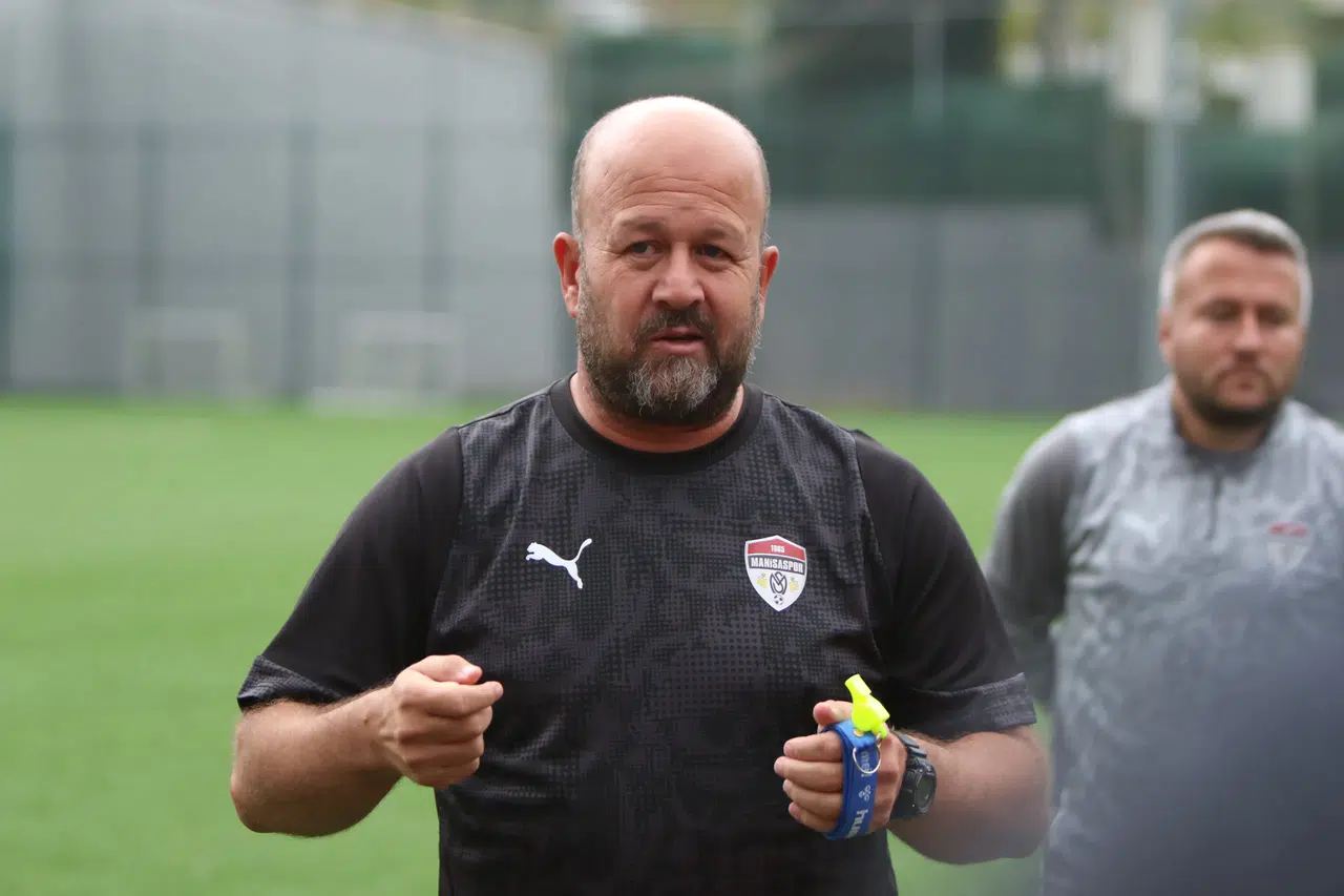 Manisaspor teknik direktör Erkan Aslan ile yolları ayırdı