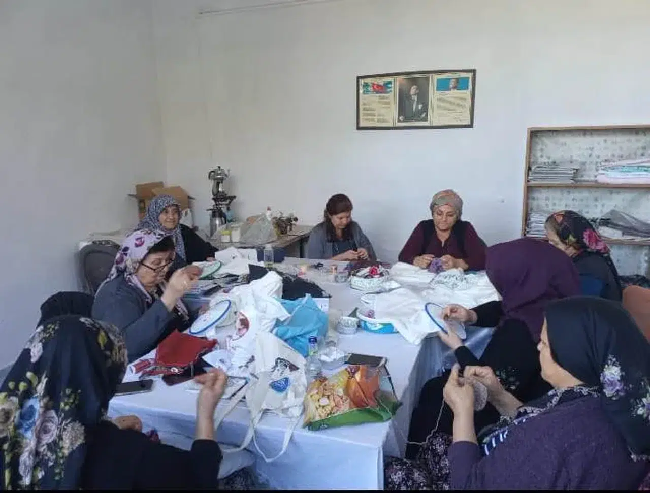 Saruhanlı’da Halk Eğitim Kurslarında kadınların emeği üretime dönüşüyor